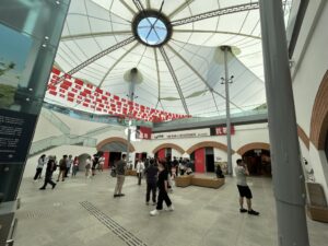 中国の「主旋律」を前面に押し出しつつ地元の歴史を語ることは、抗戦・海防博物館が現在の香港に提示している歴史叙述のあり方であるといえよう。写真は香港抗戦・海防博物館の常設展示室。2024年9月11日（筆者撮影、以下同じ）