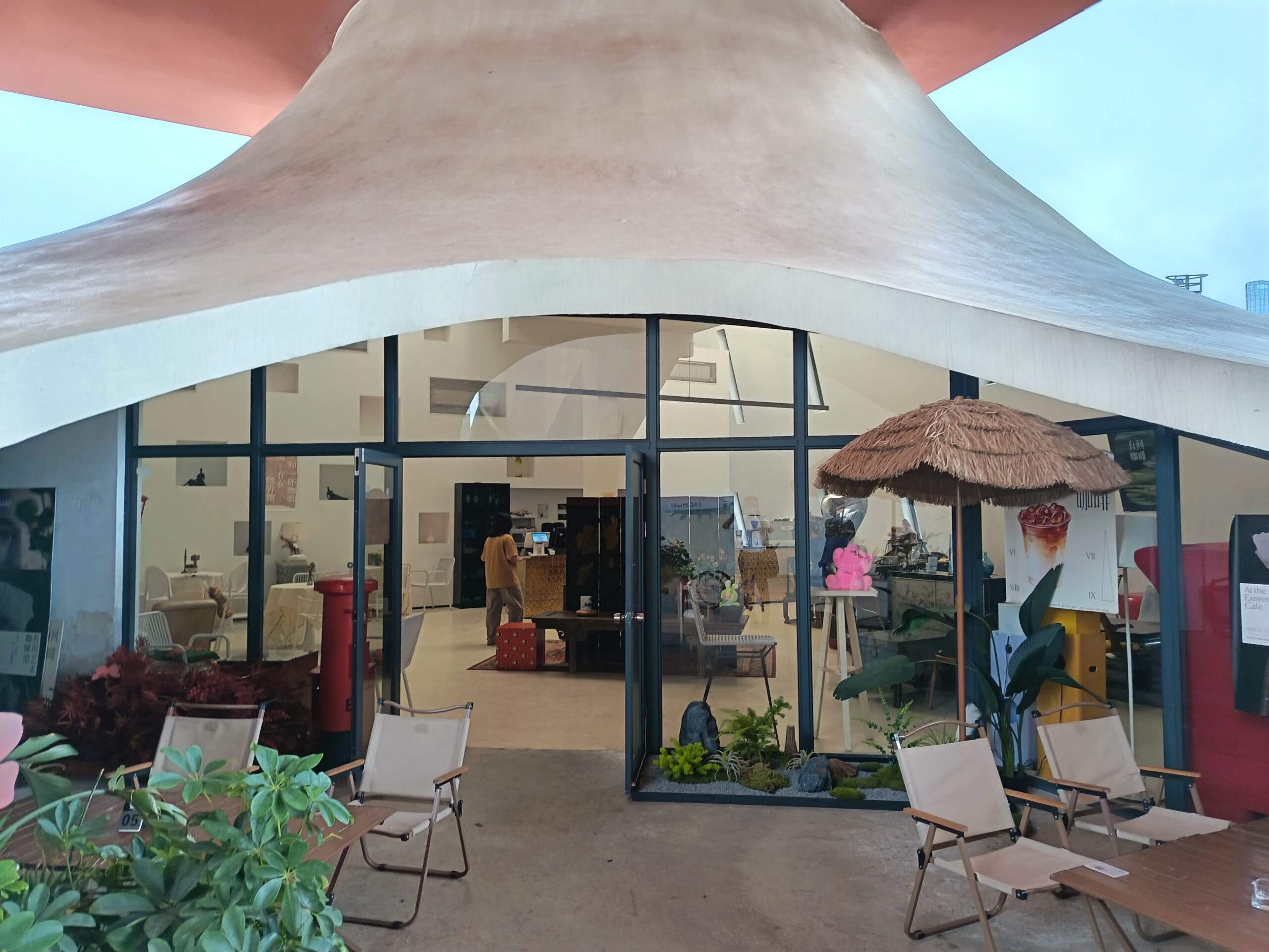 深圳の大浪にある現代ファッション・クラスターの中核的企業、芸之卉（Eachway）の社内。2025年8月19日。